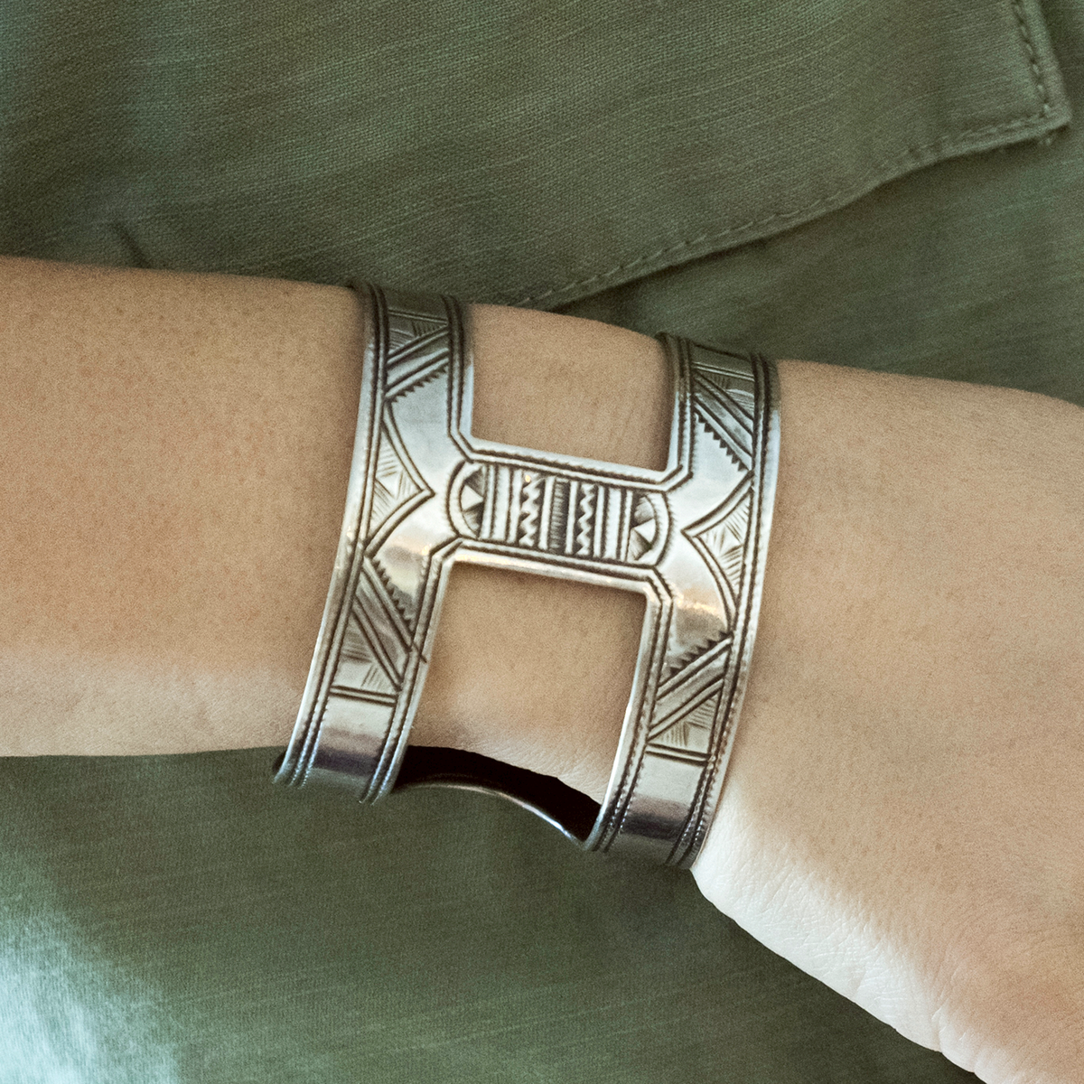 エルメス トゥアレグ シルバー バングル シルバー | MOLTS