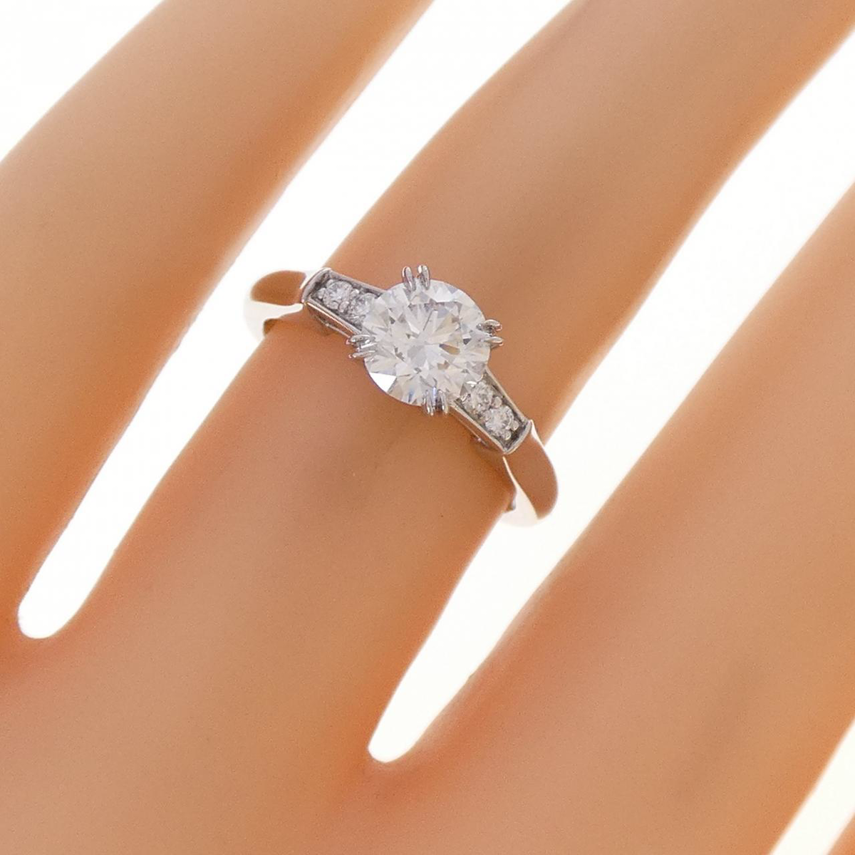 ハリーウィンストン ラウンドトリスト リング 0.73CT F VVS2 3EXT 