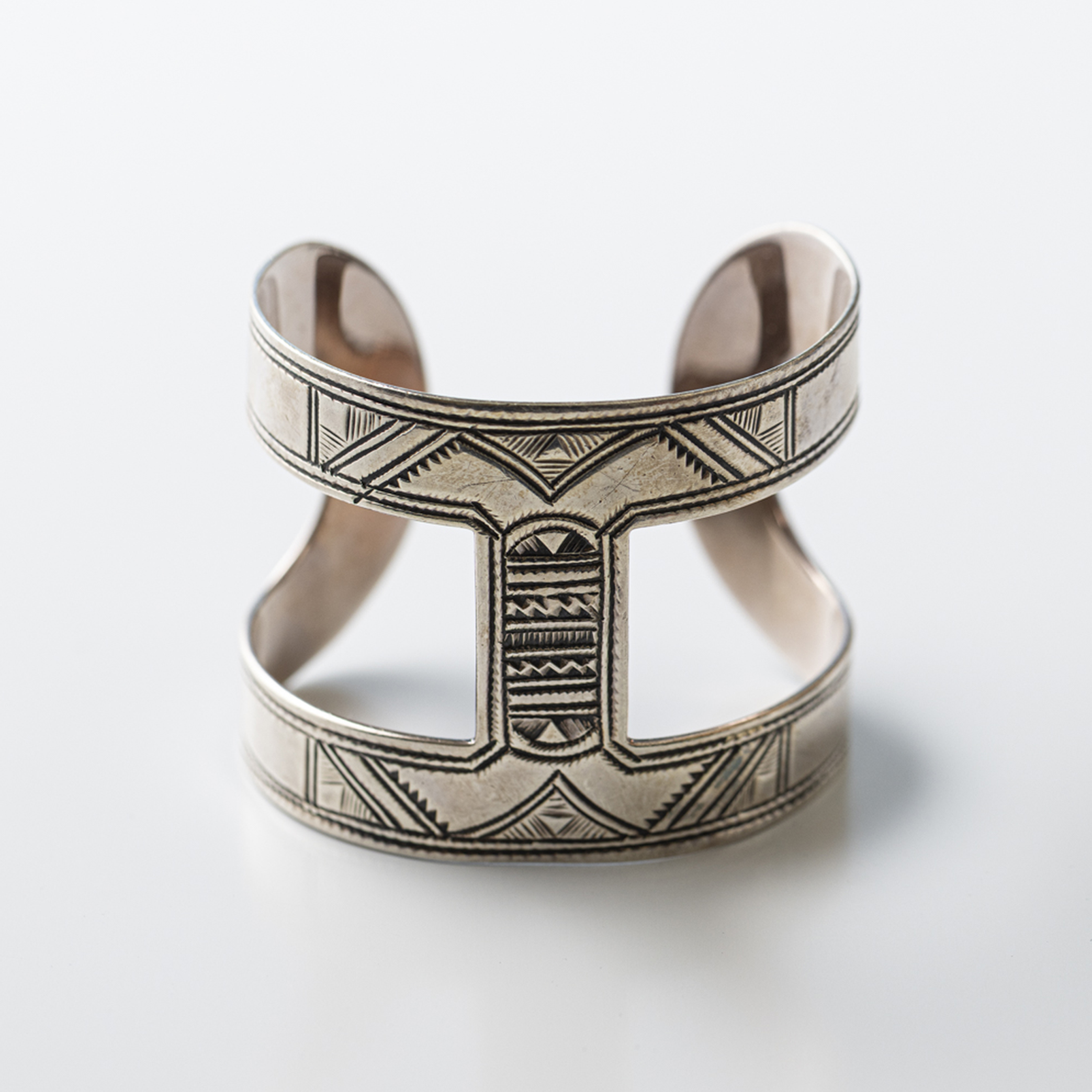 エルメス トゥアレグ シルバー バングル シルバー | MOLTS