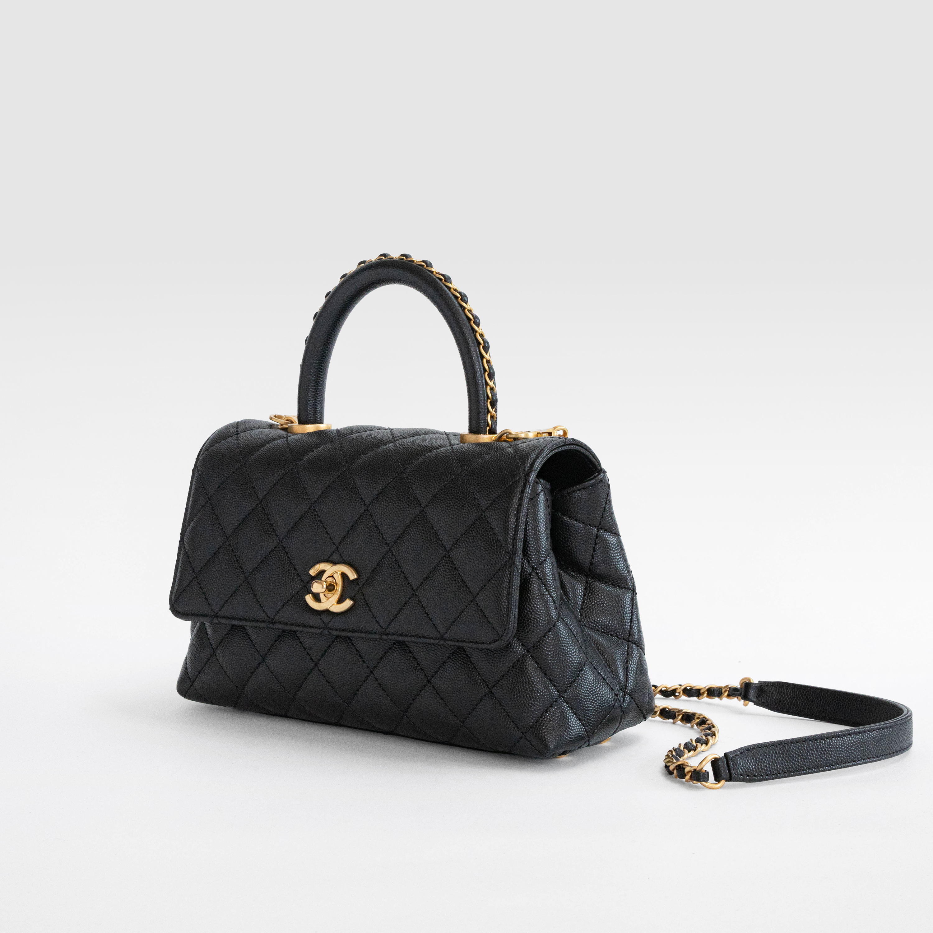 CHANEL 美品 ココハンドル 24 バッグ　レア シャネル ココハンドル24が叶える“上品で洗練された私”｜大人