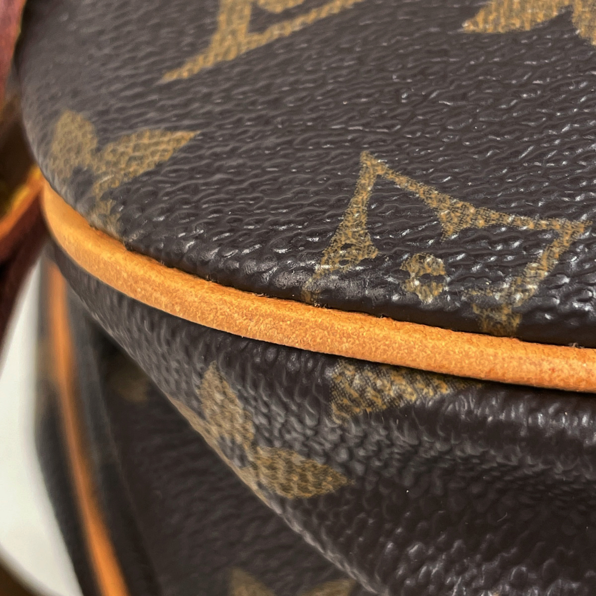ルイヴィトン LOUIS VUITTON ソミュール30 ショルダーバッグ廃盤 ルイヴィトン LOUIS VUITTON ソミュール30 モノグラム M42256