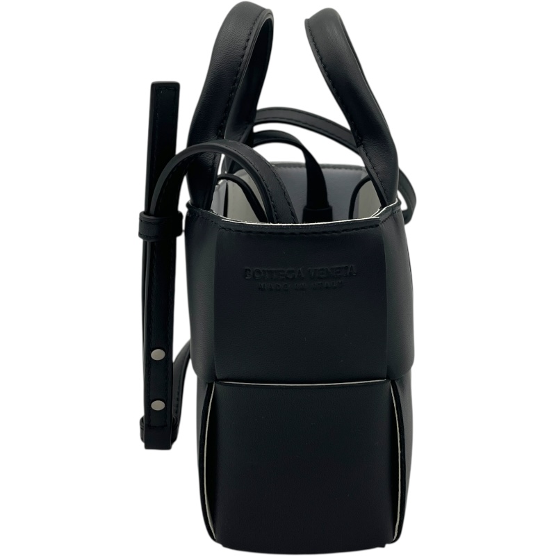 激レア　ボッテガヴェネタ　ブラックリネン　キャンバス　イントレスクエアクッション 激レア ボッテガヴェネタ ブラックリネン キャンバス イントレスクエア