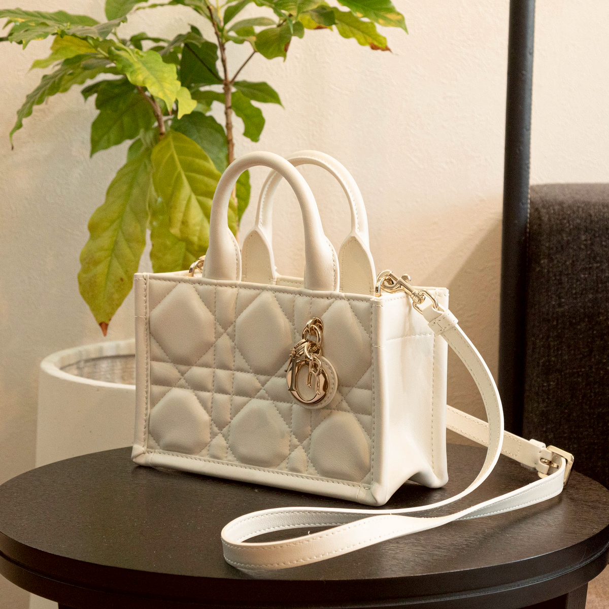 ディオール ブックトート ミニ 白 | MOLTS