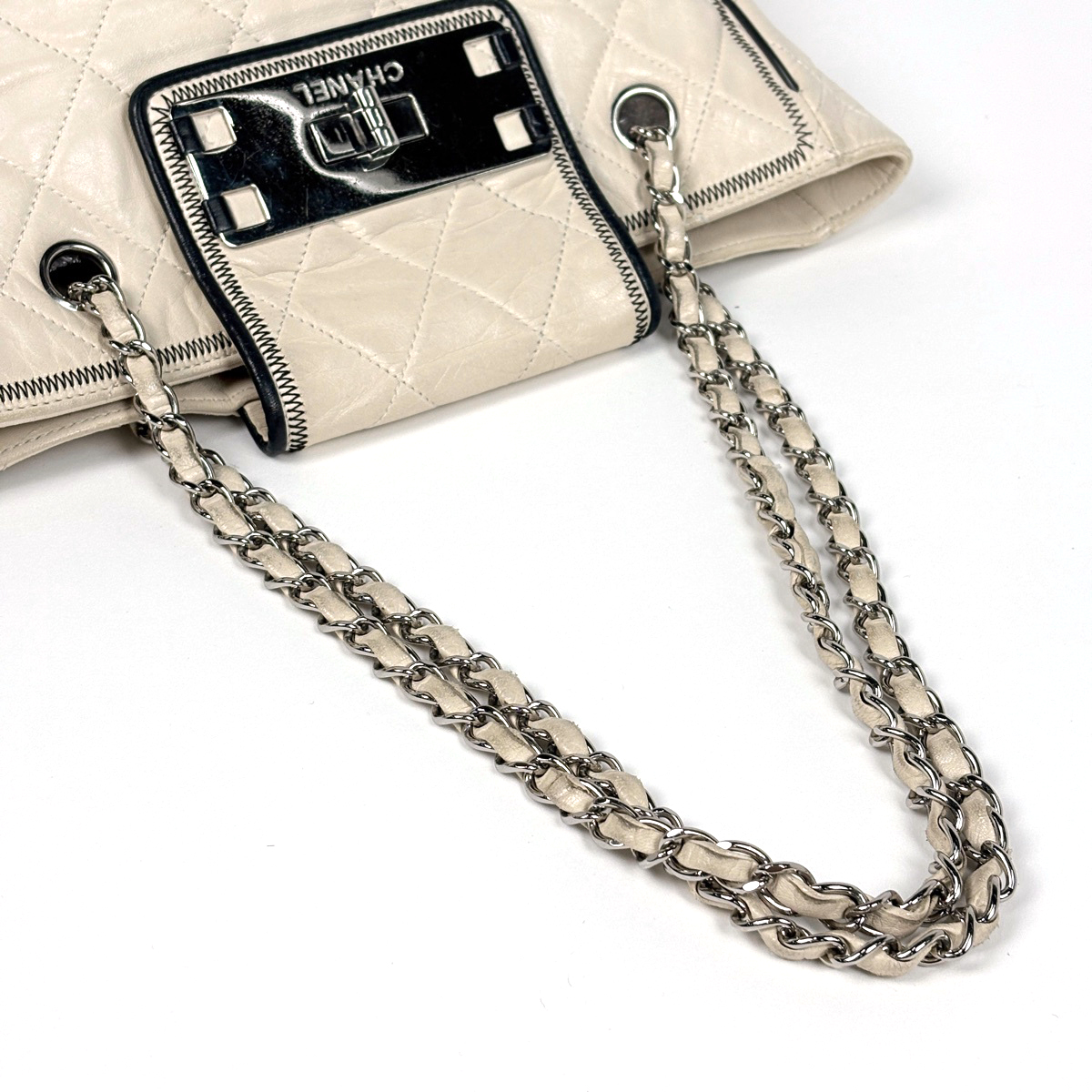 シャネルChanelイーストウエスト 2.55イーストウエスト 2.55 ホワイト レザー A46087 12578441 CHANEL - シャネルChanelイーストウエスト 2.55イーストウエスト 2.55