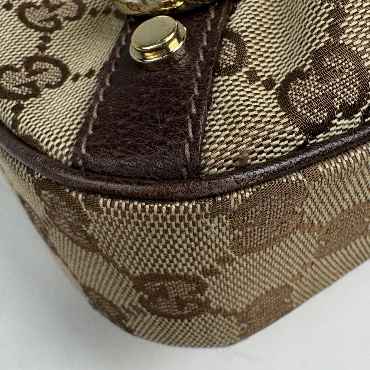 【美品】グッチ ハンドバッグ ワンショルダー ベージュ ナイロン GG柄 美品】グッチ ハンドバッグ ワンショルダー ベージュ ナイロン GG柄