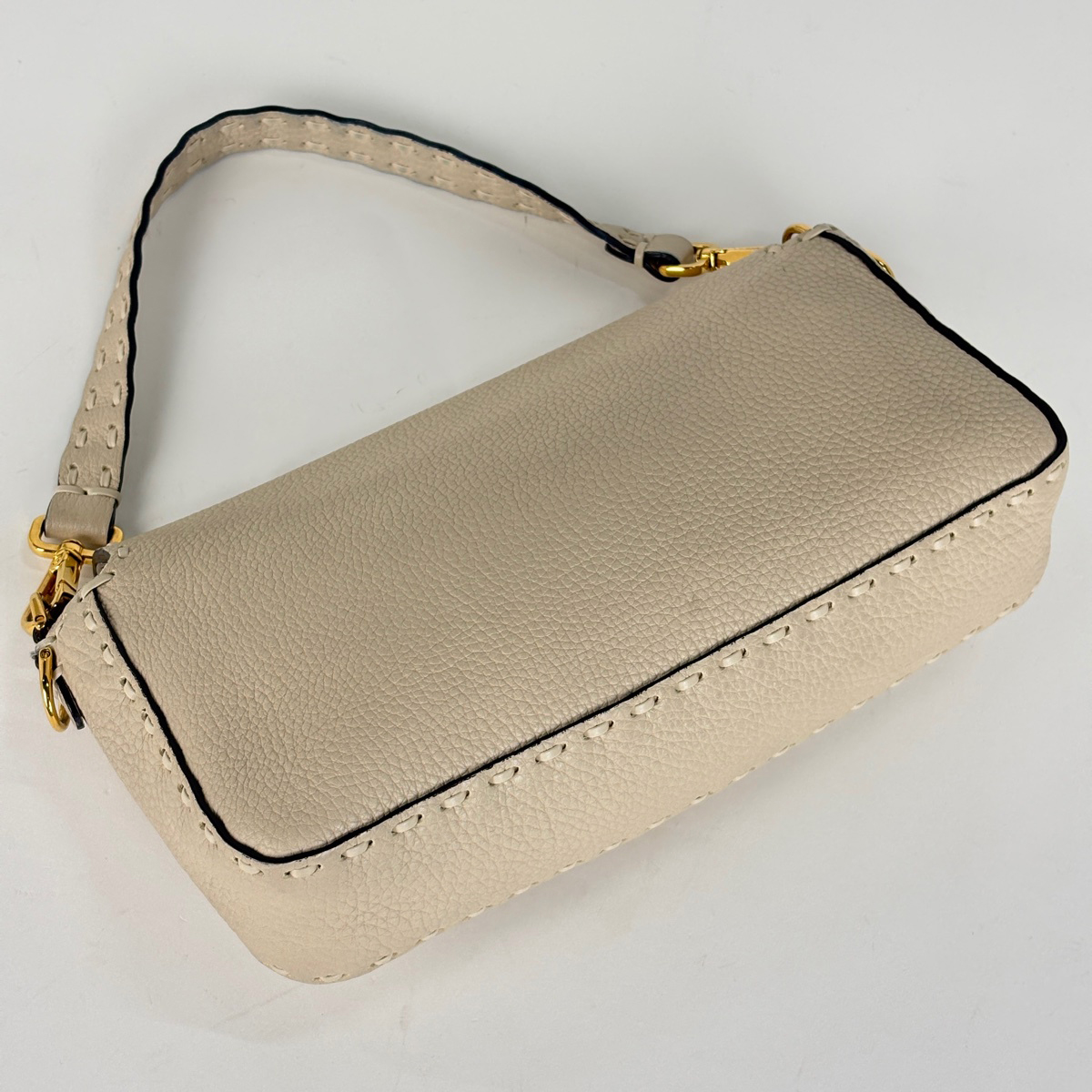 FENDI セレリア　レザー ハンドバッグ　マンマバケット　チャームと布付き 中古・古着通販】FENDI (フェンディ) セレリアマンマバケット