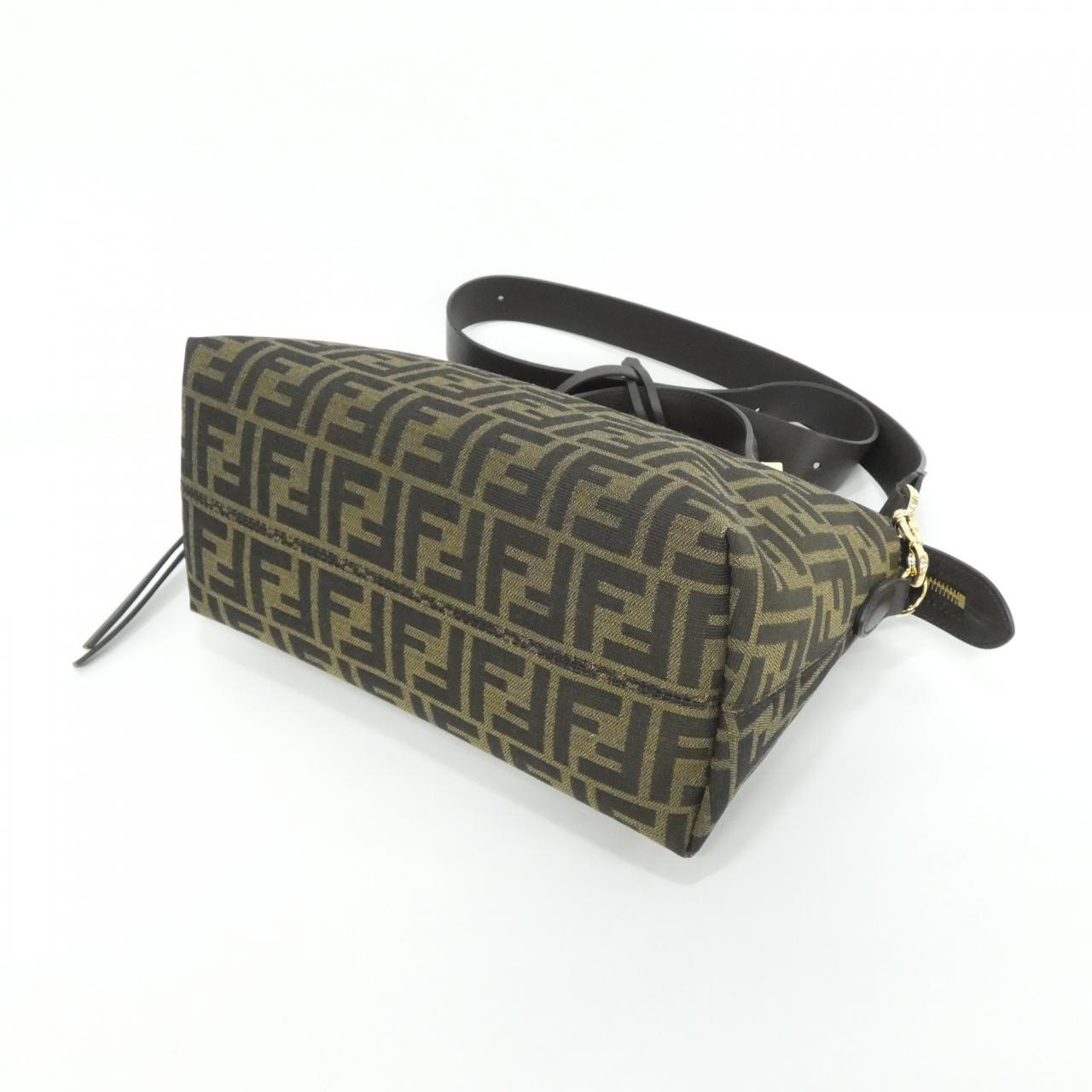 新品】フェンディ バイ ザ ウェイ ソフト ミディアム 8BL155 AFPM