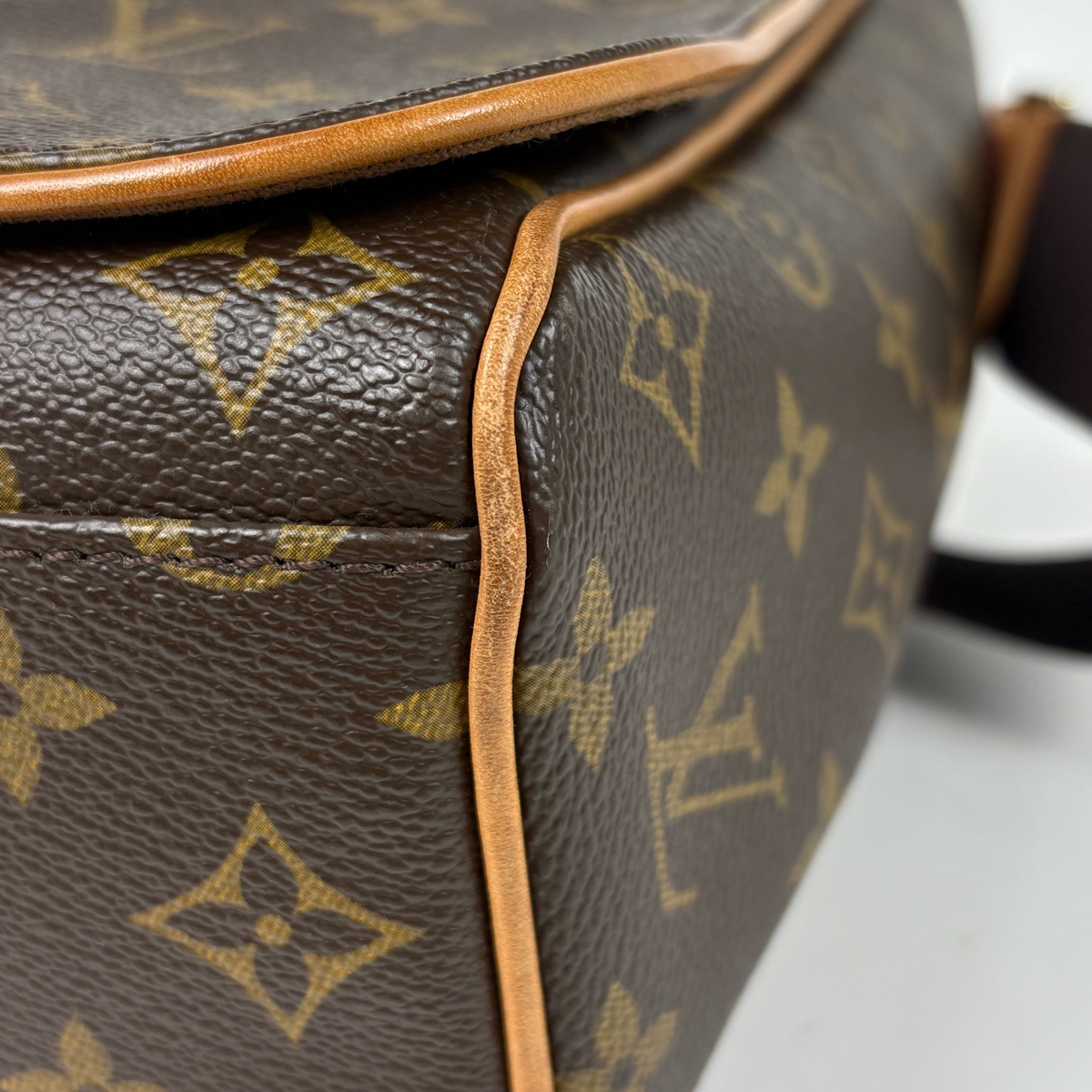 ルイ・ヴィトン Louis Vuitton アベス メッセンジャーバッグ 斜め掛け 