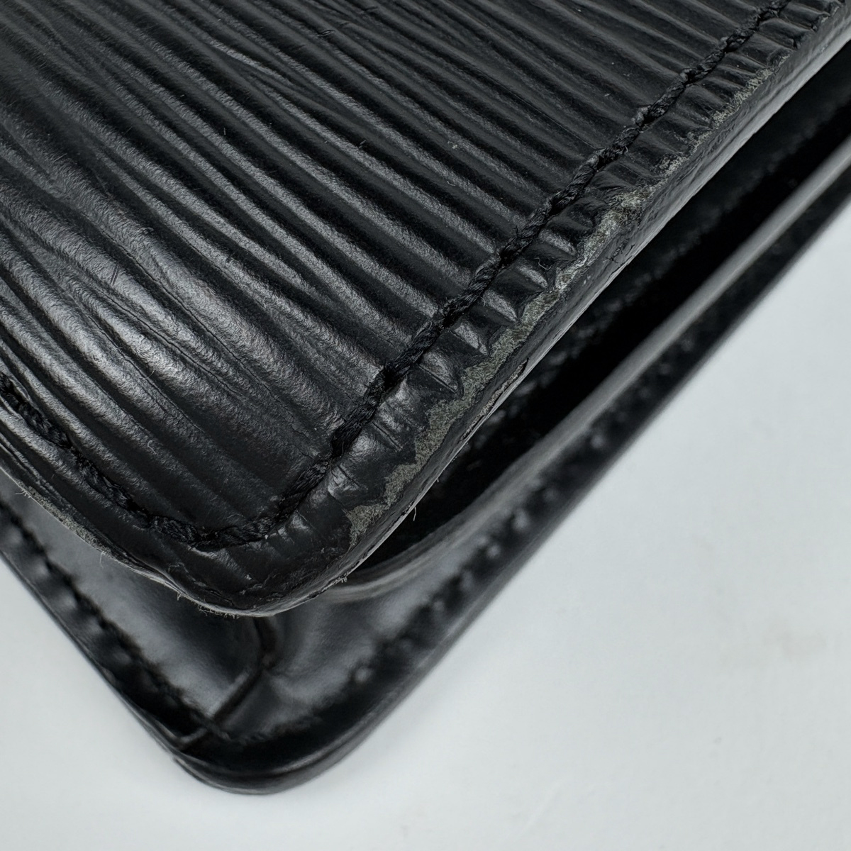 LOUIS VUITTON セルヴィエット エピ ビジネスバッグ ブラック 金具 楽天市場】ルイ・ヴィトンエピ:ノワールセルヴィエット コンセイエ